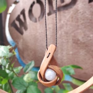 collier noeux noyer et pierre de lune