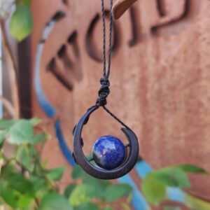 collier spirale ébné lapis lazuil